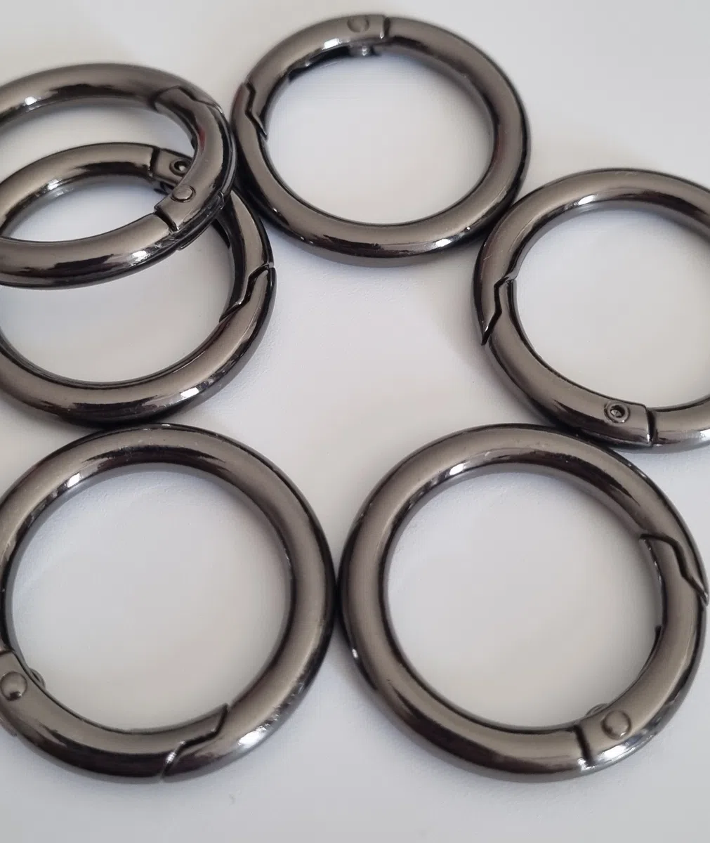 Karabińczyk  32mm czarne srebro