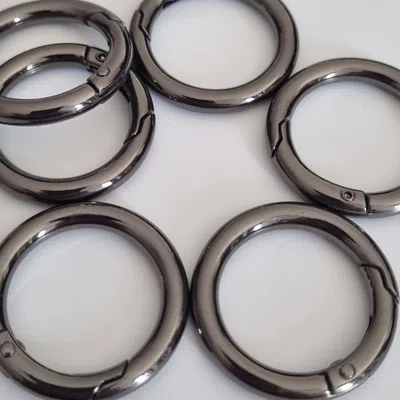 Karabińczyk  32mm czarne srebro