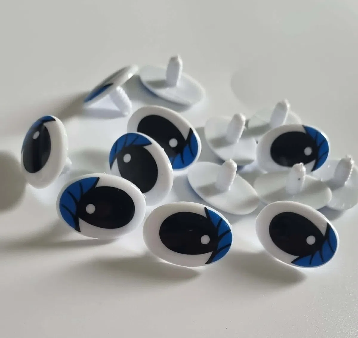 Oczy 21 x 30 mm niebieskie